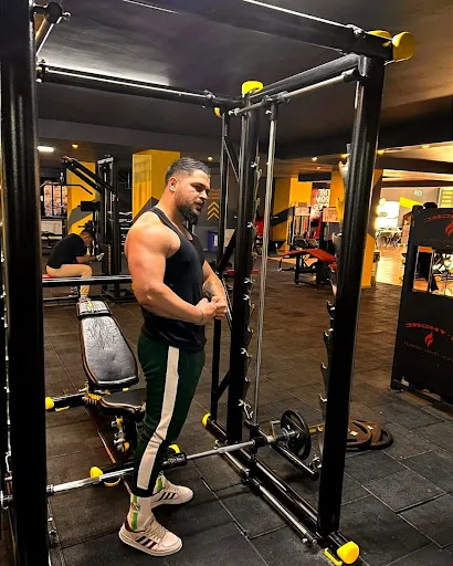 Come To Fitness Van 