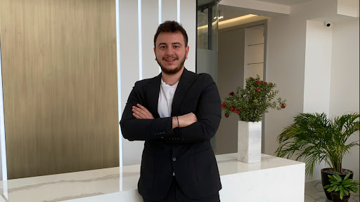 Dt.Burak Irkörücü(Nilüfer Fsm Diş hekimi - Bursa implant tedavisi- estetik gülüş tasarımı-zirkonyum protez uygulaması) Bursa 