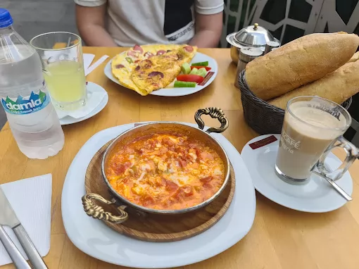 Meşhur Karaköy Börekçisi İstanbul Beyoğlu