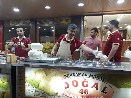 DOĞAL 46 DONDURMA VE TATLI SARAYI İzmir Buca