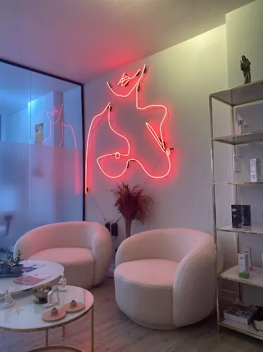 Lily's Beauty Studio Nişantaşı Lily | Güzellik Salonu | Bölgesel Zayıflama | Vücut Sıkılaştırma | Cilt Bakımı | Epilasyon İstanbul Şişli