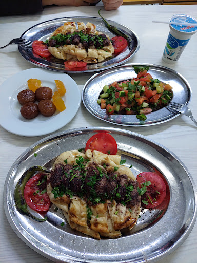 Özgüven Kebap Salonu (Arif Usta) Manisa Özgüven Kebap Salonu (Arif Usta) Manisa